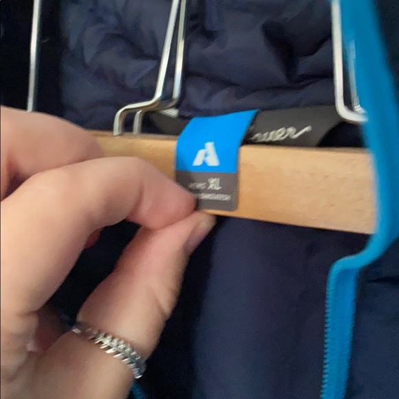 Eddie Bauer Men’s Down Puffer Vest - Picture 4 of 4